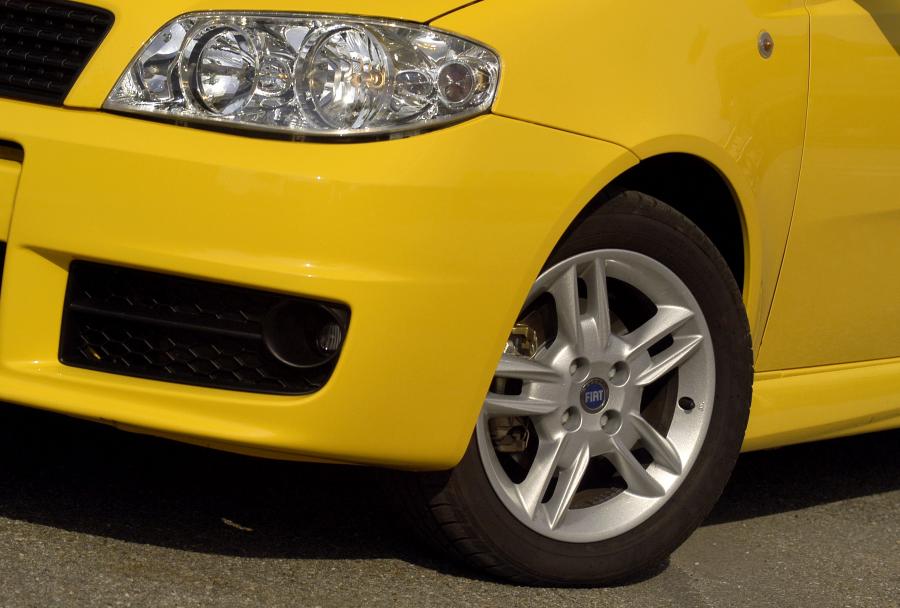 Детали экстерьера Fiat Punto Sporting (188) 2003 года  (фото 4 из 16)